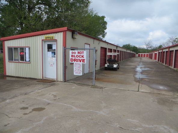 2401 W Grand Ave, Chickasha, OK 73018